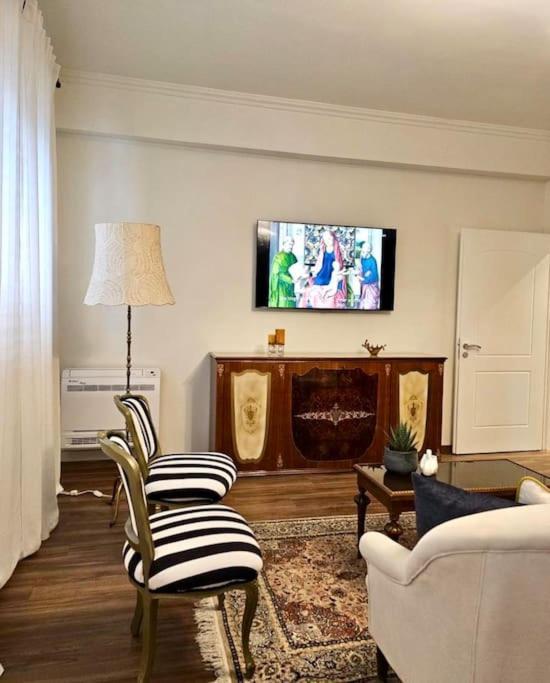 Gjirokastër Novi'S Luxury Apartment 2 מראה חיצוני תמונה
